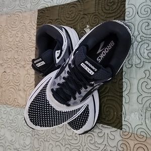 Brooks size 9.5 sneakers